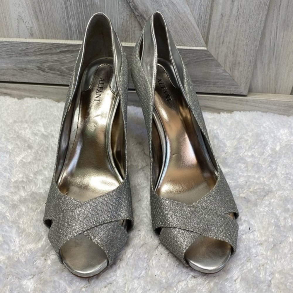 Alfani Lyrra Women's Silver Peep Toe 4 inch Stiletto Heels  Size 8M